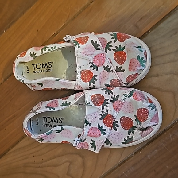 LOT of three toddler size 9 shoes one pair of toms and 2 pair of cat & jack - Picture 2 of 7